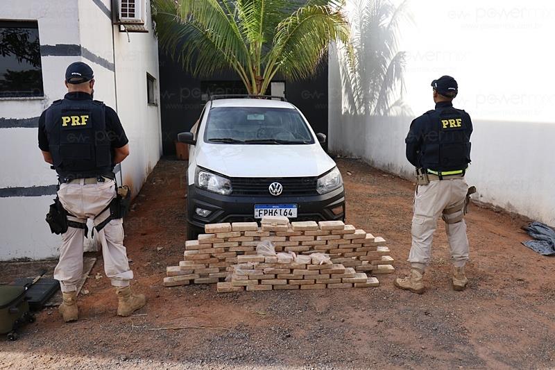 PRF apreende 104kg de cloridrato de cocaína escondidos em veículo na BR