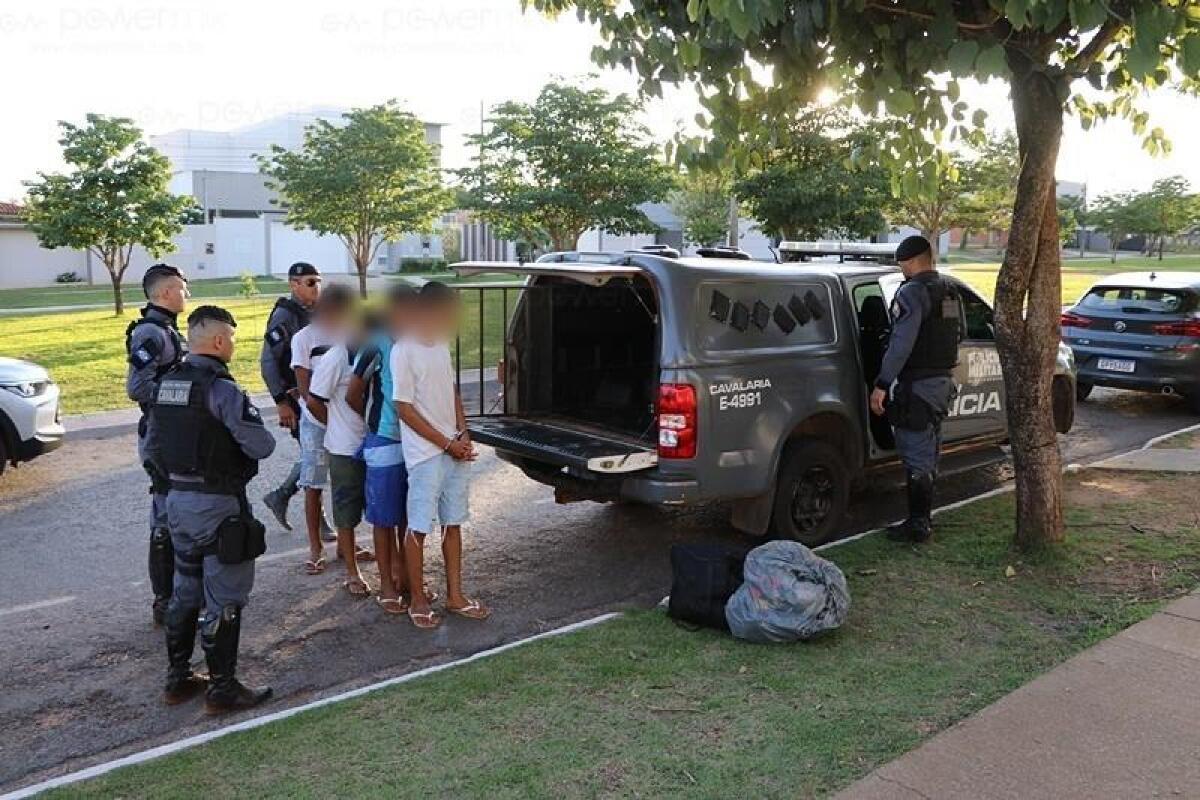 Cavalaria Da Pm Apreende Adolescentes E Recupera Produtos Furtados De