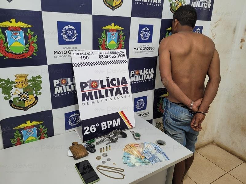 Homem embriagado tornozelado e emposse de arma de fogo é preso pela PM