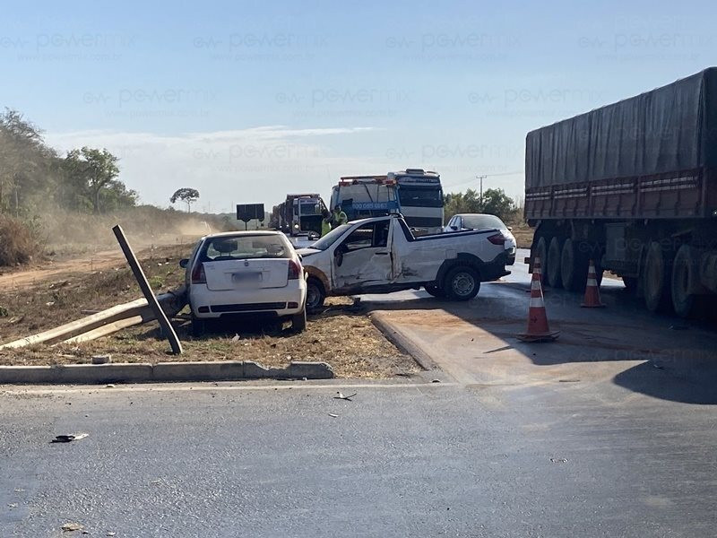 Duas pessoas ficam feridas em acidente entre dois veículos na BR 163 em