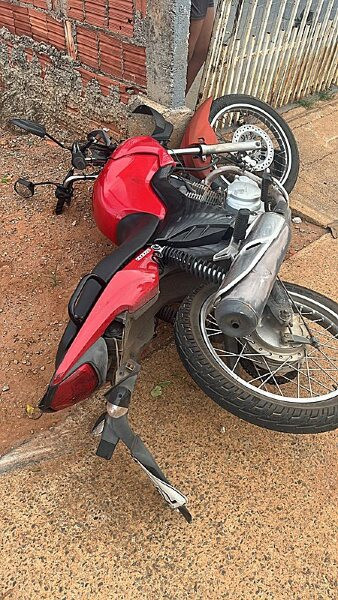 Motociclista De Anos Tenta Fugir Da Pm Colide Viatura Bate