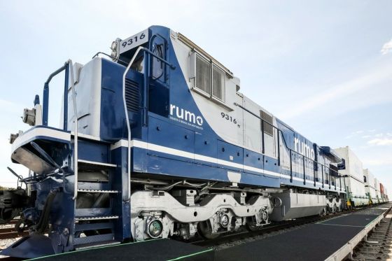 Trem da Rumo ferrovia