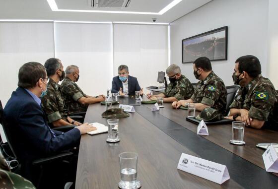 Governador recebe generais do exercito 