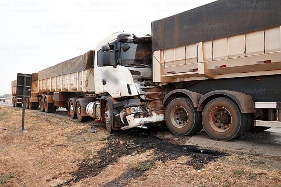 acidente 2 carreta br-163 n.m