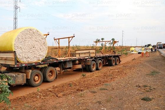 ACIDENTE CARRETA COM ALGODÃO 