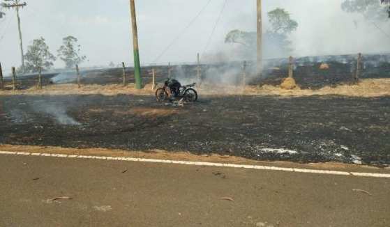 MOTO QUEIMADA PELO FOGO