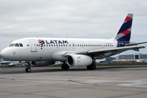 AVIÃO LATAM