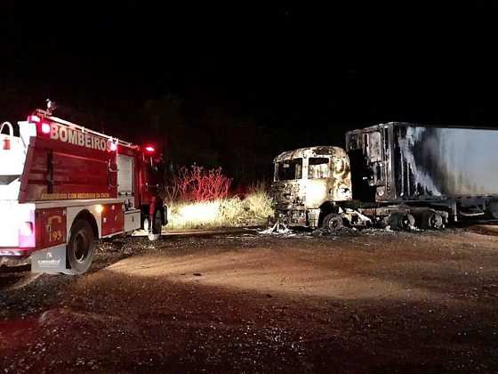 carreta pega fogo br-163 n.m