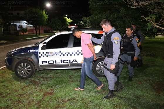 homem preso por mandado N.M