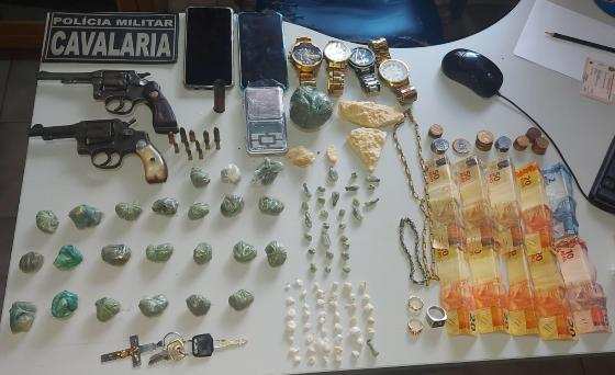 droga e traficante preso pela cavalaria em alto Paraguai 