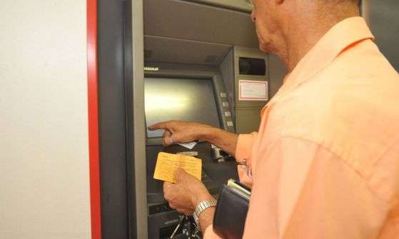 caixa eletrônico banco 