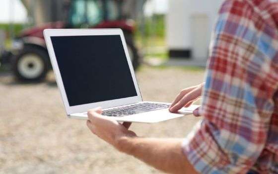computador na fazenda, homem do campo, internet 
