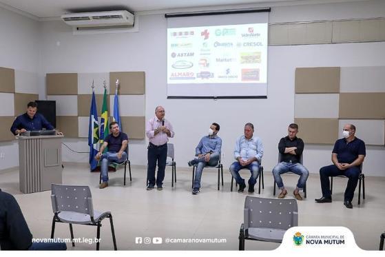 apresentação do Elenco esportivo do Mutum E. C.