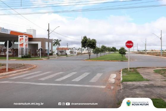 entroncamento entre a Rua dos Mamoeiros e Seringueiras