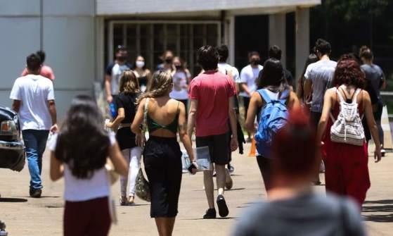 Pessoas andando