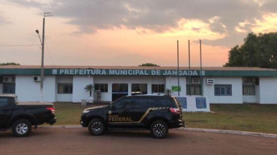 PF em prefeitura Jangada