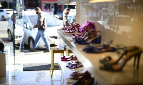 loja de roupas e sapatos