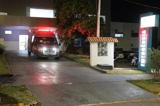 Bombeiros no Hospital Regional Hilda Strenger Ribeiro