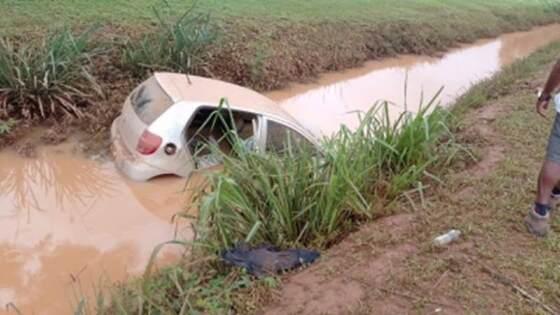 carro em valeta sinop