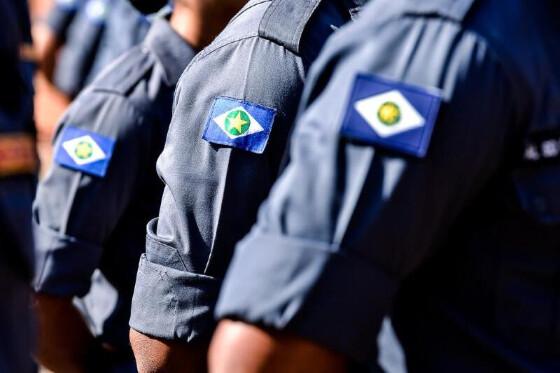 Policiais Marchando