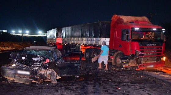 acidente carro e carreta Rondonópolis 