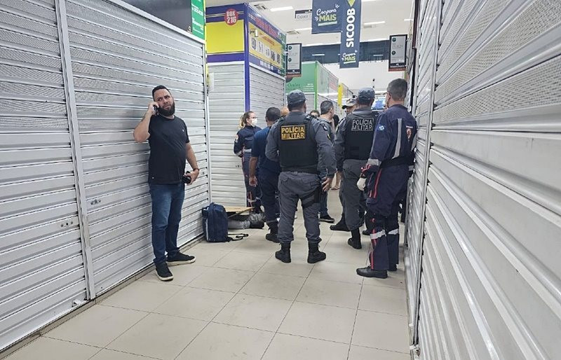 Tiroteio em Shopping Nos EUA Deixa 2 Mortos e 4 Feridos; Veja