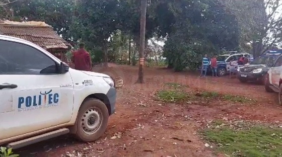 homem cai em poço