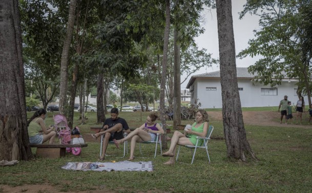 família tomando teres