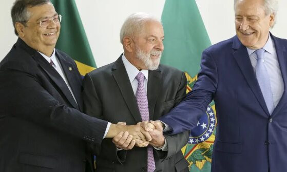 Lula, Flavio Dino e Ricardo Lewandowski 
