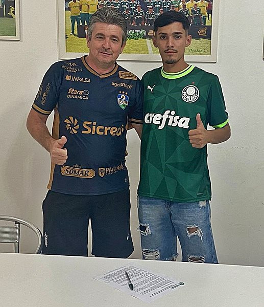 Dagoberto assina com Palmeiras