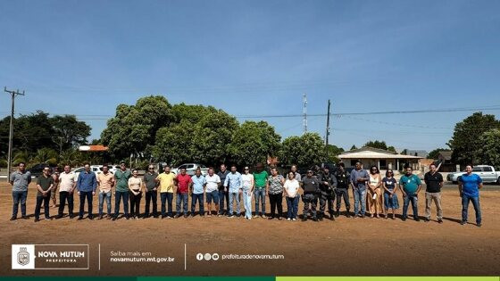 Prefeito lançando obra na ranchão