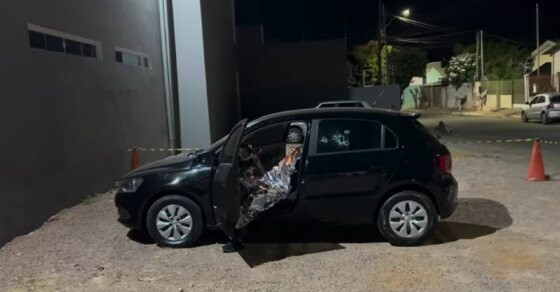 homem morto em carro