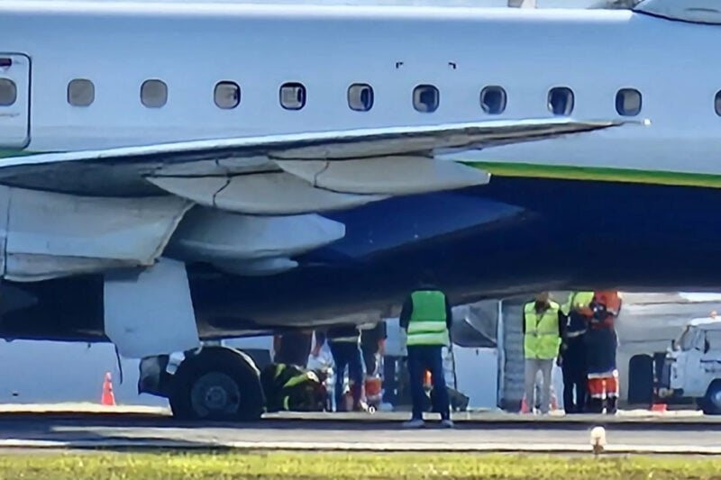avião com pneu furado