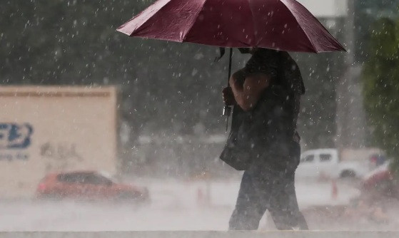 Previsão é de chuva forte com ventania em todo o estado.