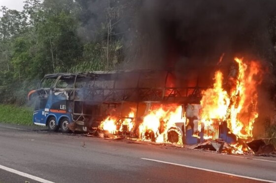 ônibus em chamas