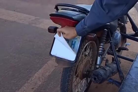 moto placa de papel