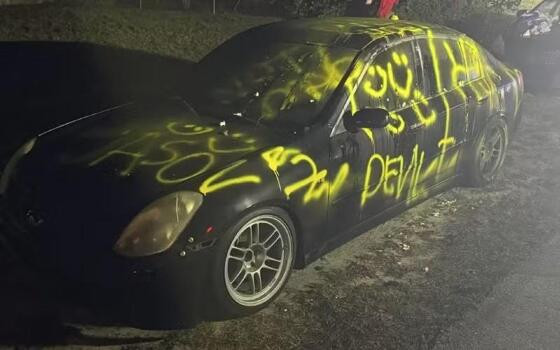 Na Flórida, jovem picha 'carro do ex-namorado', mas descobre que o veículo não é dele.