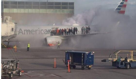 Passageiros foram removidos às pressas do voo 4012 da American Airlines.