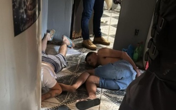 homens presos