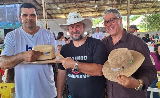 chapéu do Bolsonaro leiloado