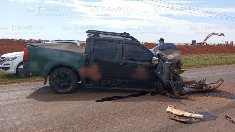 colisão caminhonete x carreta