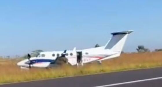 avião caindo