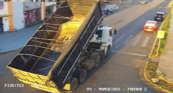 fios arrebentados por caminhão