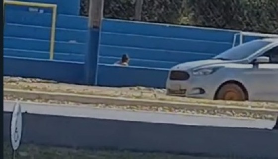 moradora de rua faz necessidades fisiológicas e fica totalmente nua no centro de Lucas do Rio Verde
