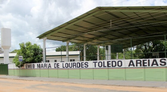 Saiba quem é a diretora gravada praticando maus-tratos contra aluno em