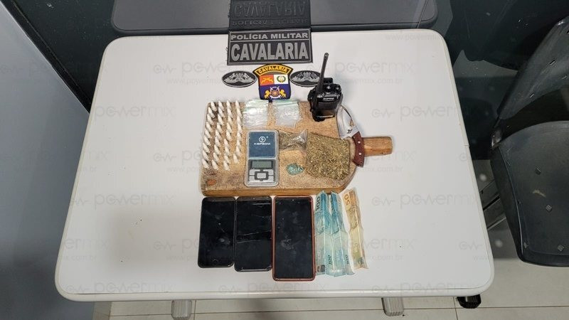 4 detidos, droga apreendida cavalaria