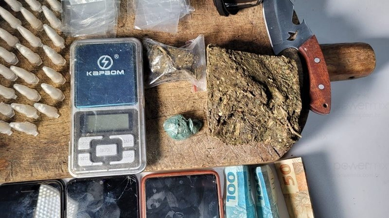 4 detidos, droga apreendida cavalaria