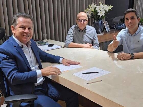O governador Mauro Mendes junto do vice Otaviano Pivetta e do secretário Alan Porto