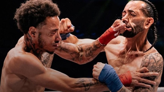 Luta de boxe sem luvas precisou ser interrompida após lutador sofrer ataque brutal.